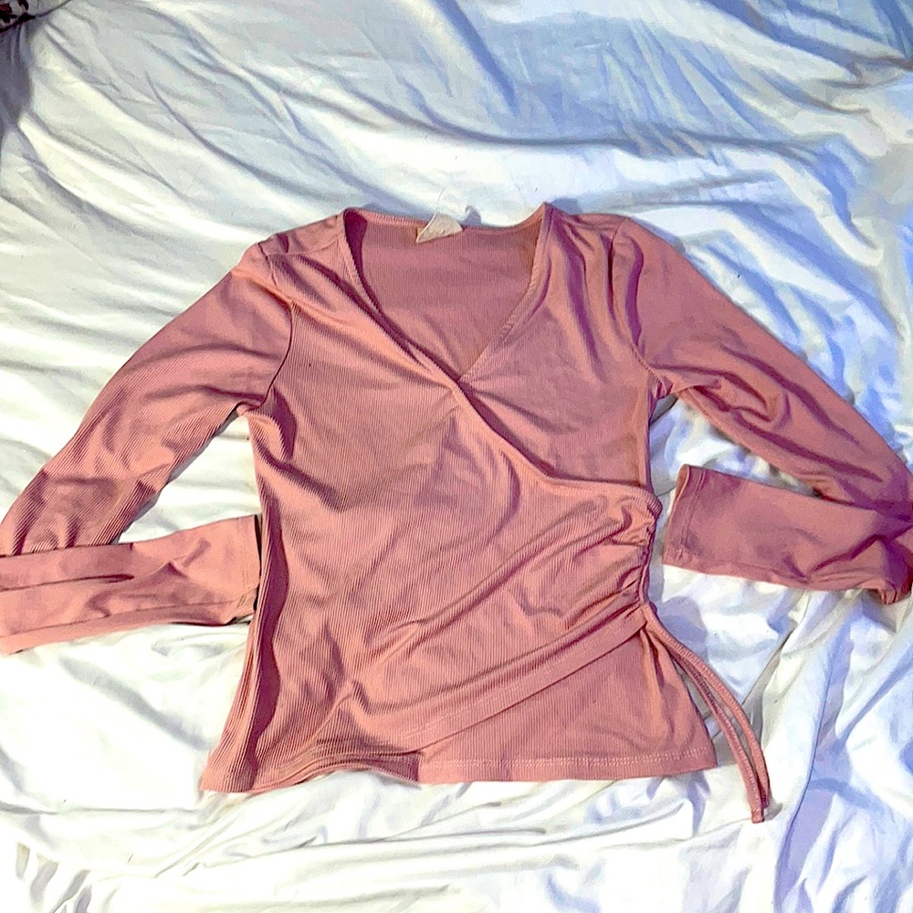 Dusty rose skin tight long sleeve dress shirt with cinched waist